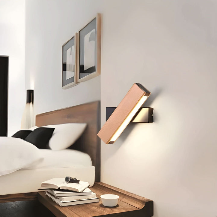 Skanto | Minimalistisk Tre LED Vegglampe med Justerbar Arm