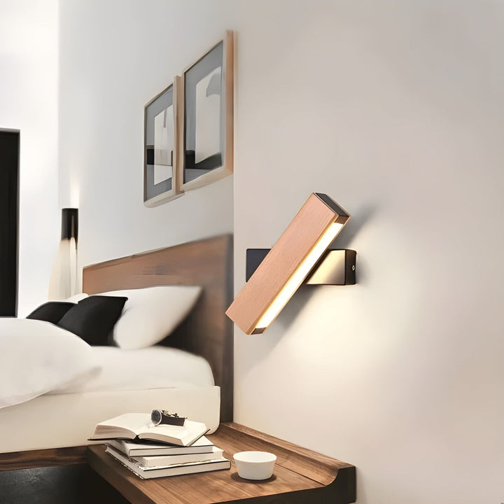 Skanto | Moderne Vegglampe med Treakcent