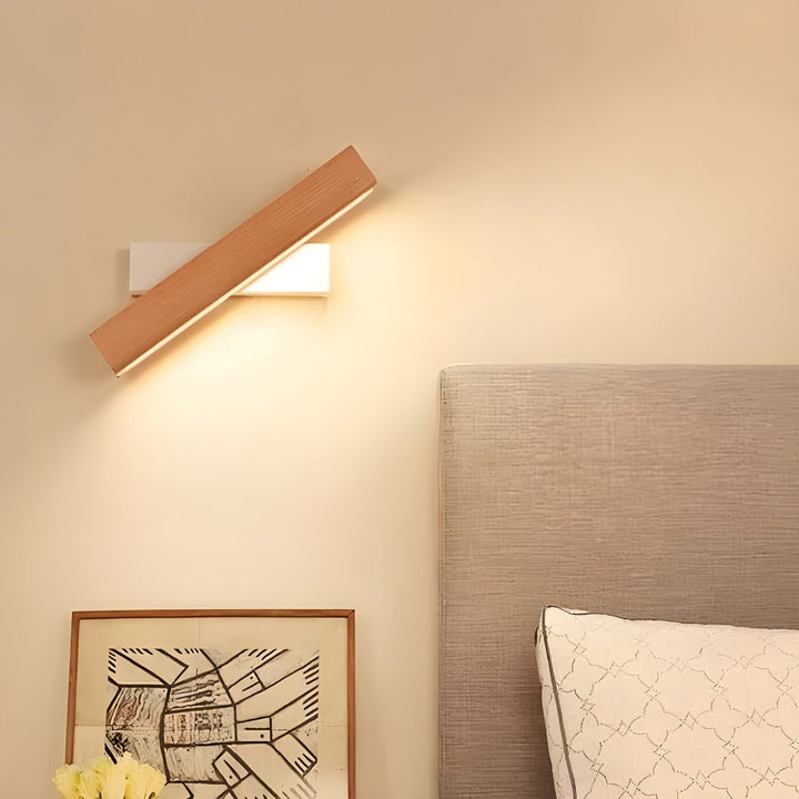 Skanto | Moderne Vegglampe med Treakcent