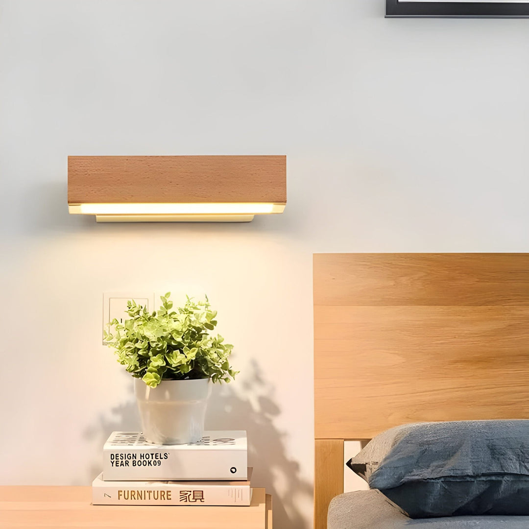 Skanto | Moderne Vegglampe med Treakcent