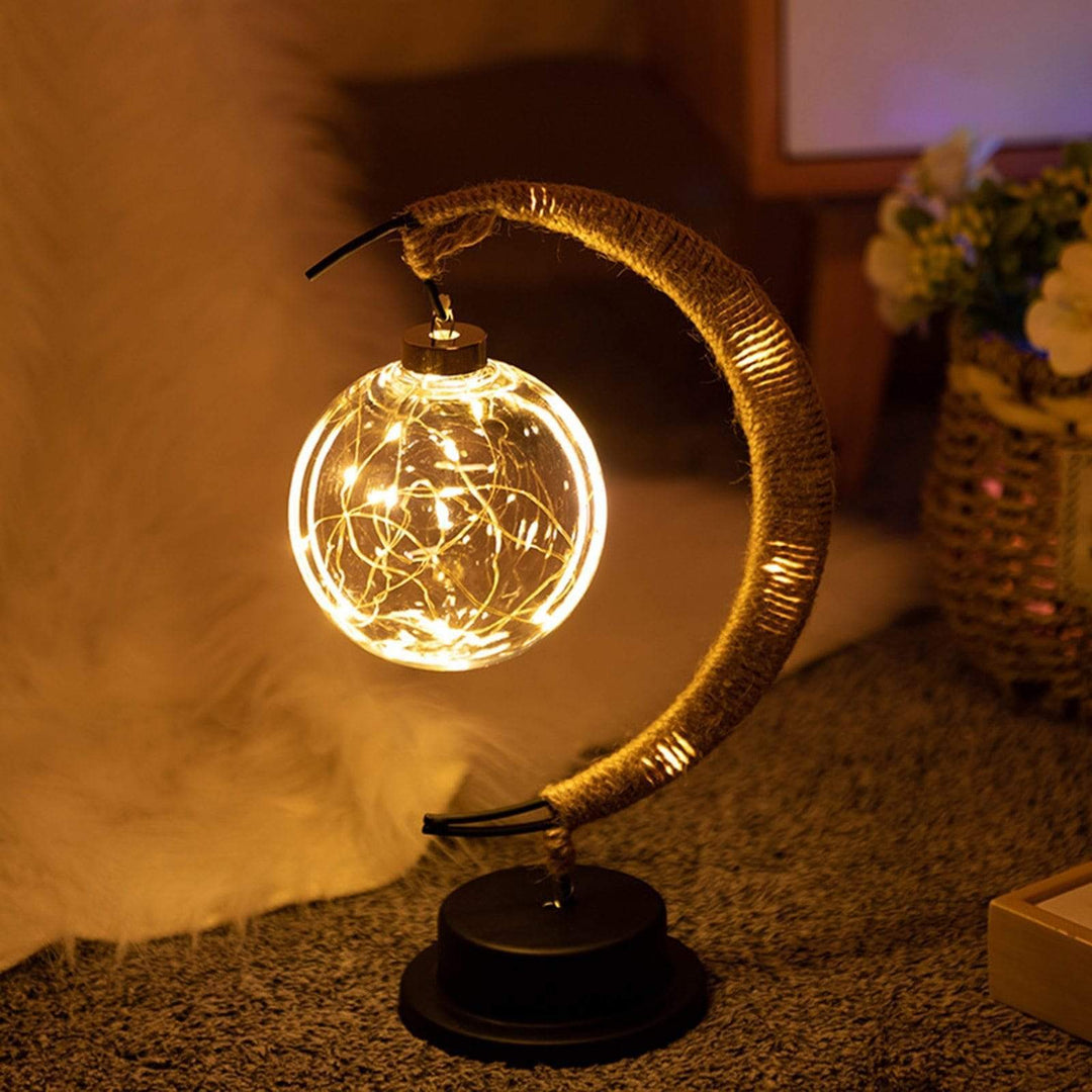 Skanto | LunaGlow - Luksus Bordlampe - Månesigd - Vigge Design - Elegant Belysning