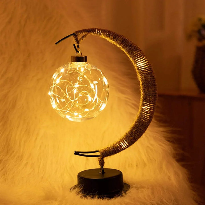 Skanto | LunaGlow - Luksus Bordlampe - Månesigd - Vigge Design - Elegant Belysning