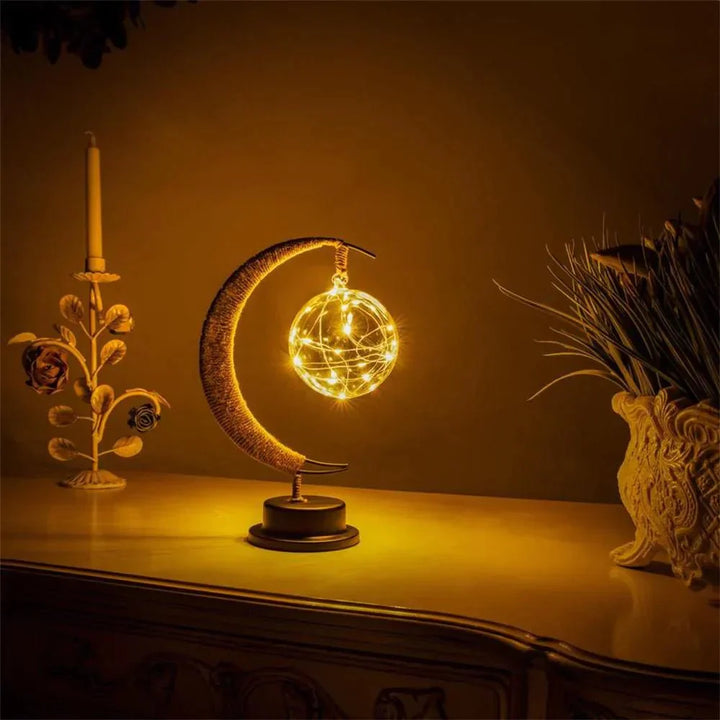 Skanto | LunaGlow - Luksus Bordlampe - Månesigd - Vigge Design - Elegant Belysning