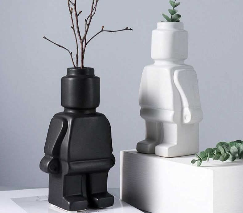 Skanto | Fargerik Lego-inspirert kroppsvase i harpiks