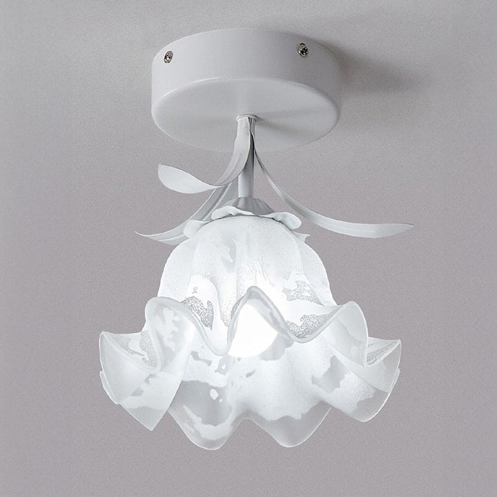 Skanto | Taklampe med blomstret glasskjermdesign