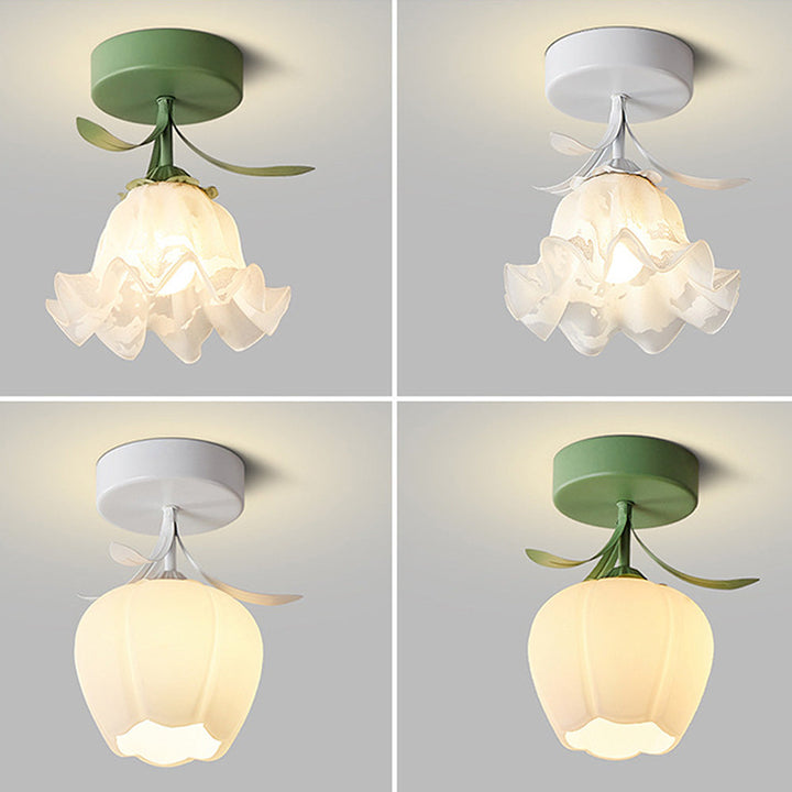 Deckenleuchte mit floralem Glasschirmdesign