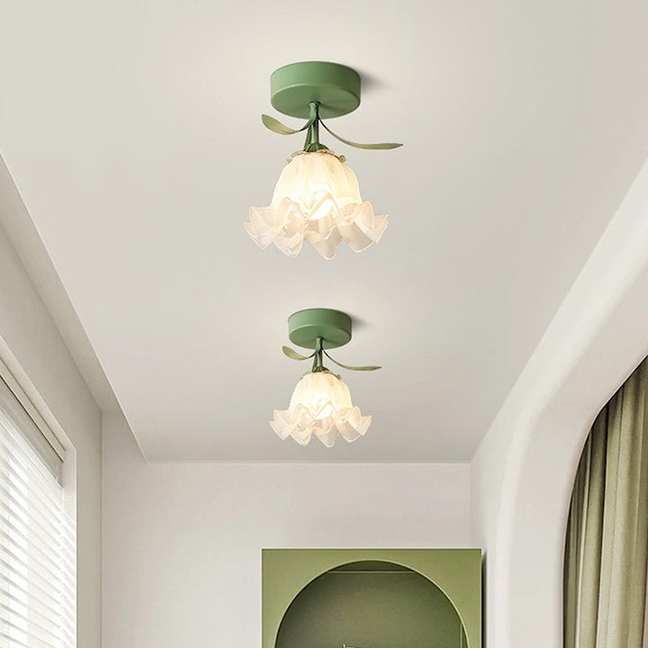 Deckenleuchte mit floralem Glasschirmdesign