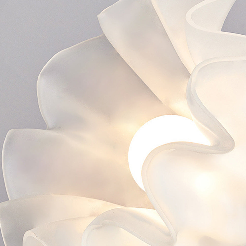 Skanto | Taklampe med blomstret glasskjermdesign