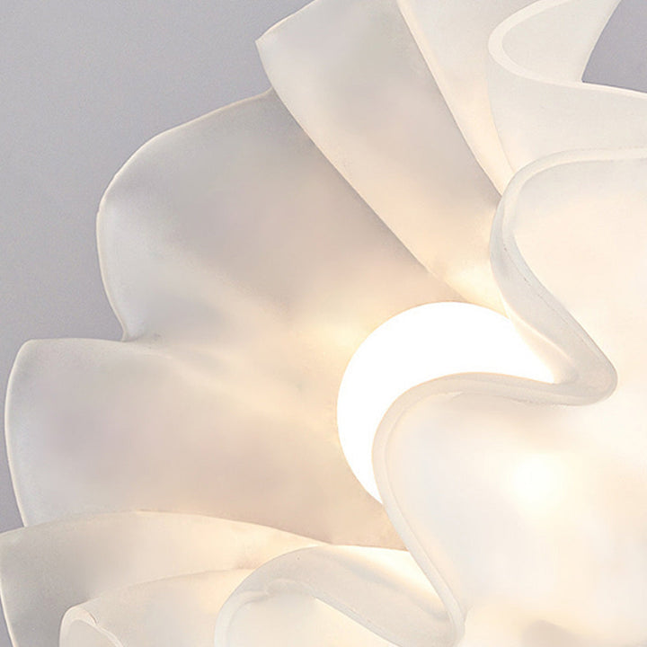 Deckenleuchte mit floralem Glasschirmdesign