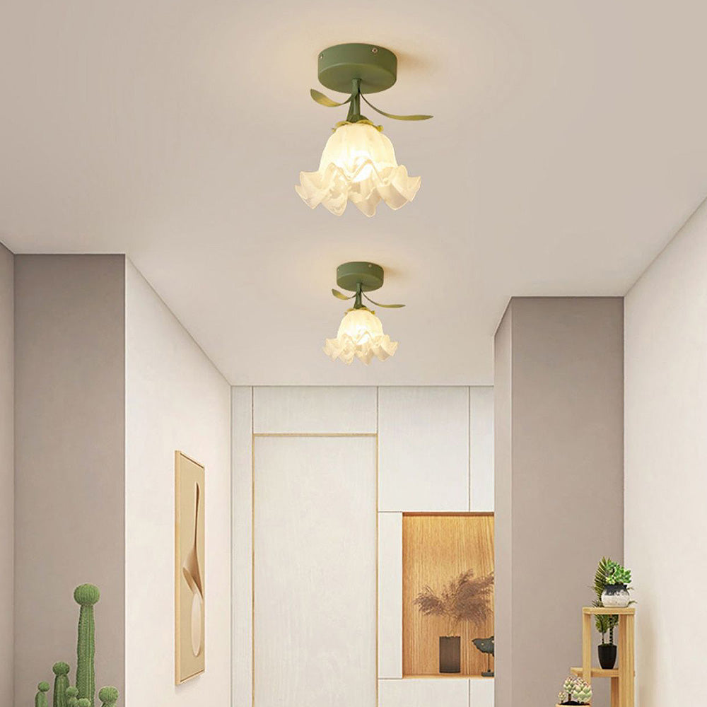 Deckenleuchte mit floralem Glasschirmdesign
