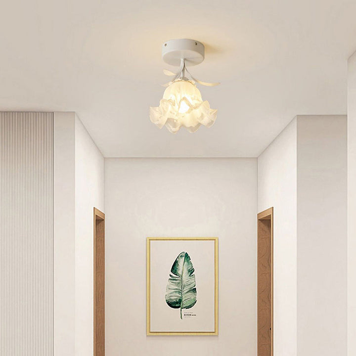 Skanto | Taklampe med blomstret glasskjermdesign