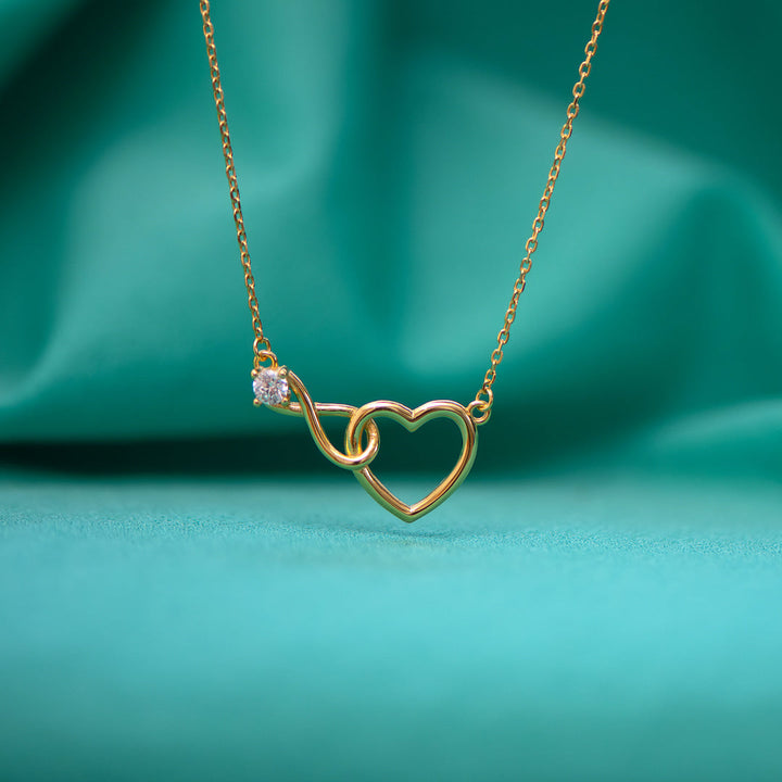 HeartBond Necklace – Tidløst Smykke av Knyttet Kjærlighet Skanto