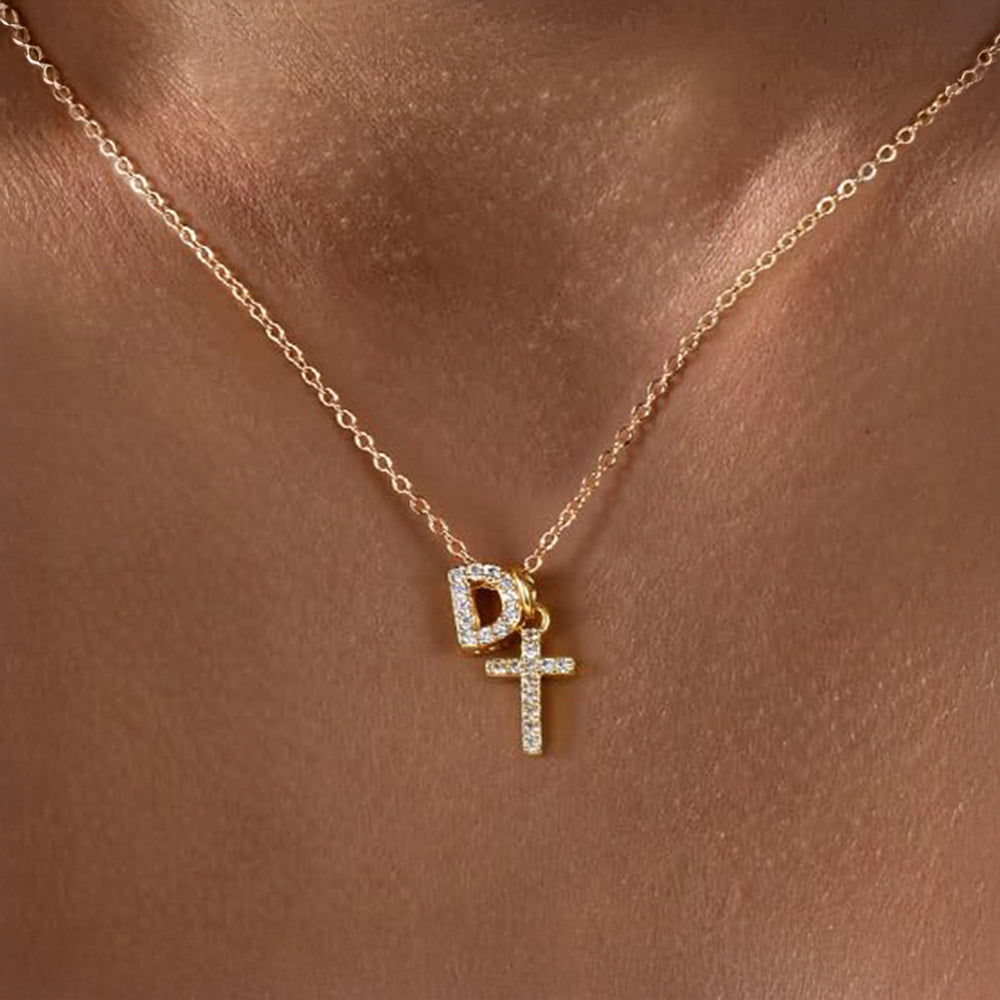 Skanto | Liten Diamant Initial & Kors Smykke