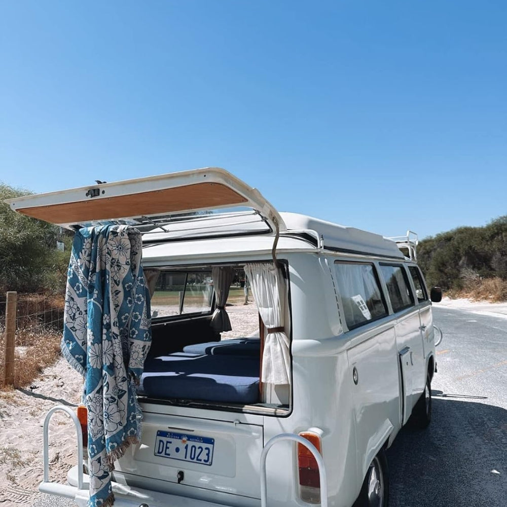Skanto | Blå Daisy Bloom Boho Reise Utendørs Teppe