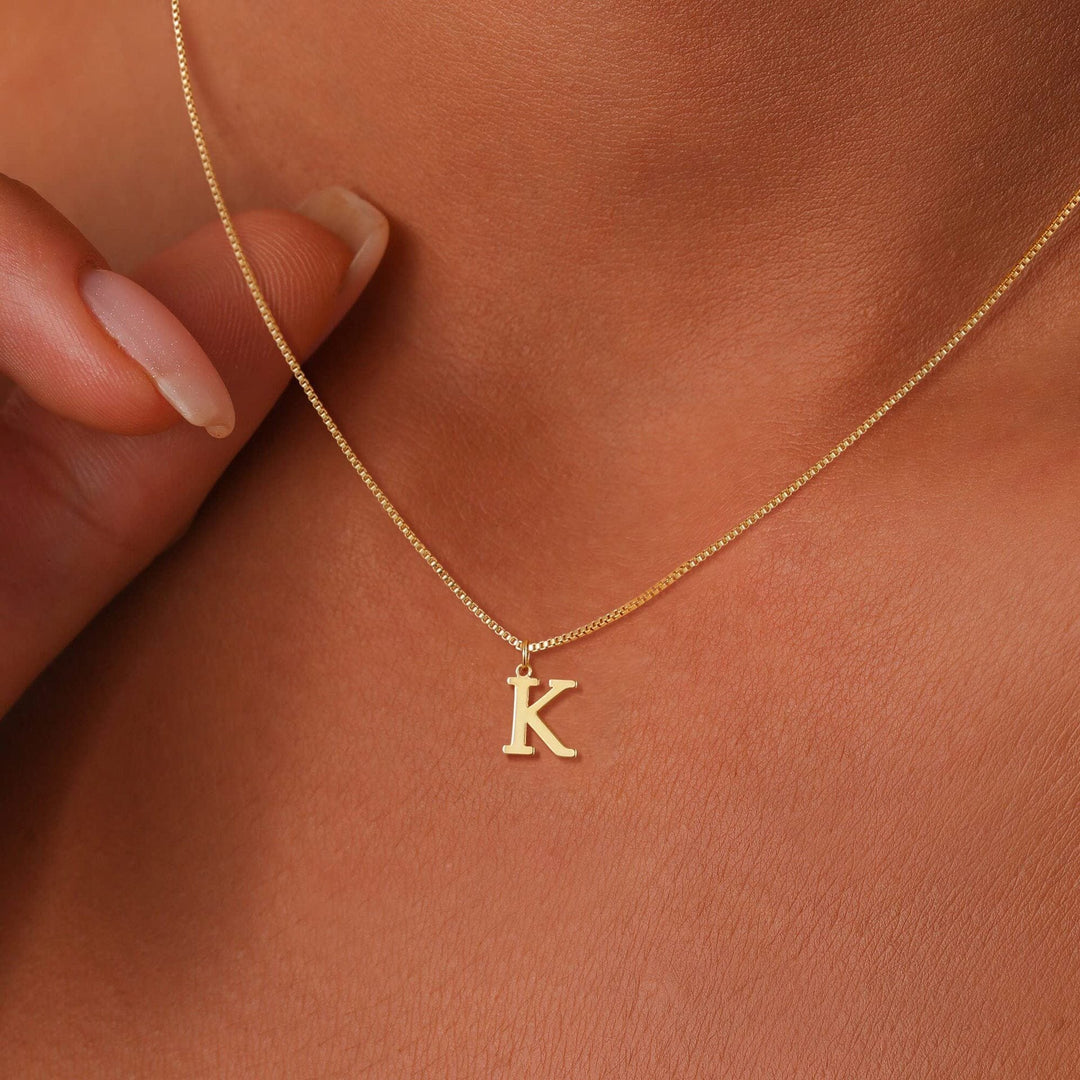 Skanto | 14k Minimal Serif Initial Halskjede