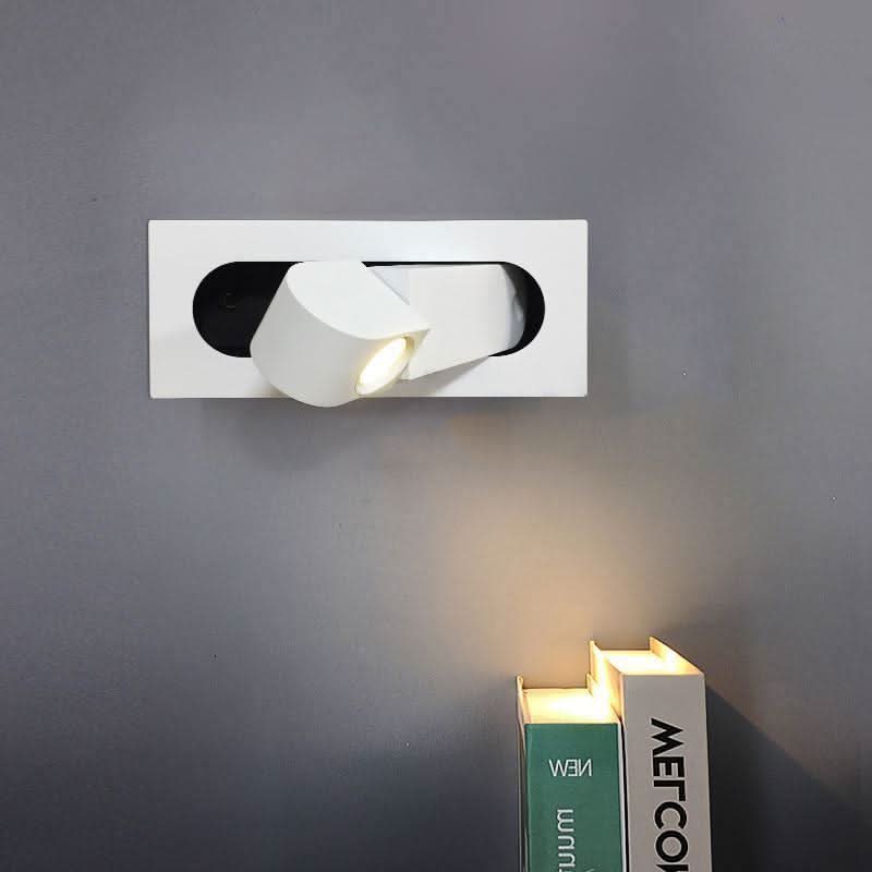 Verstellbare LED-Wandleseleuchte am Bett