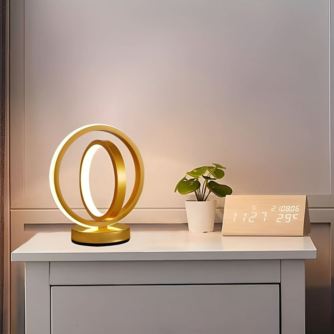 Skanto | Moderne dimbar bordlampe – Stilig metalldesign med USB-strøm