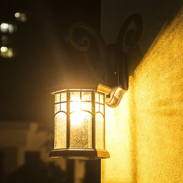 Nostalgisk Vegglampe i Bronse Design for Utendørs Bruk - Værbestandig & Energisparende