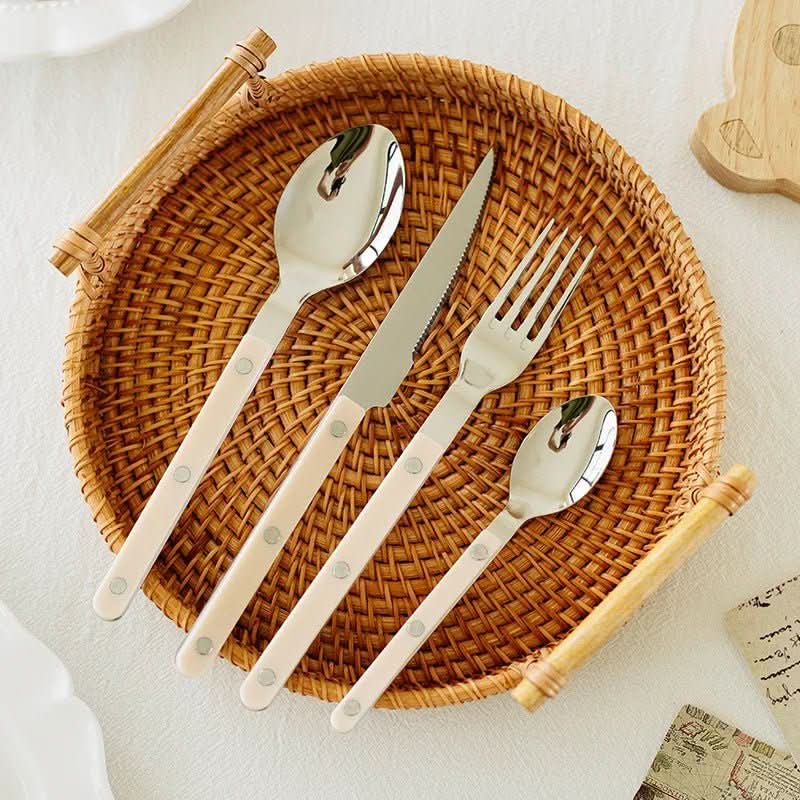 Skanto | 4-delt bestikksett i rustfritt stål med gravert design