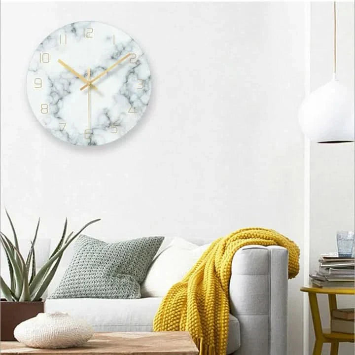 Oliven – Elegante Wanduhr mit Marmor-Inspiration