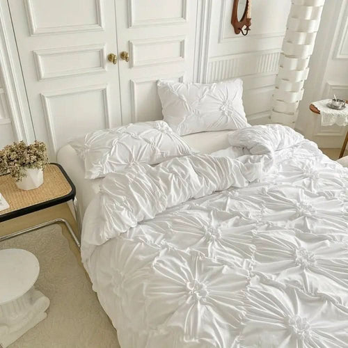 Skanto | Elegant Ruffle Flower Duvet Cover Set laget av Mikrofiber