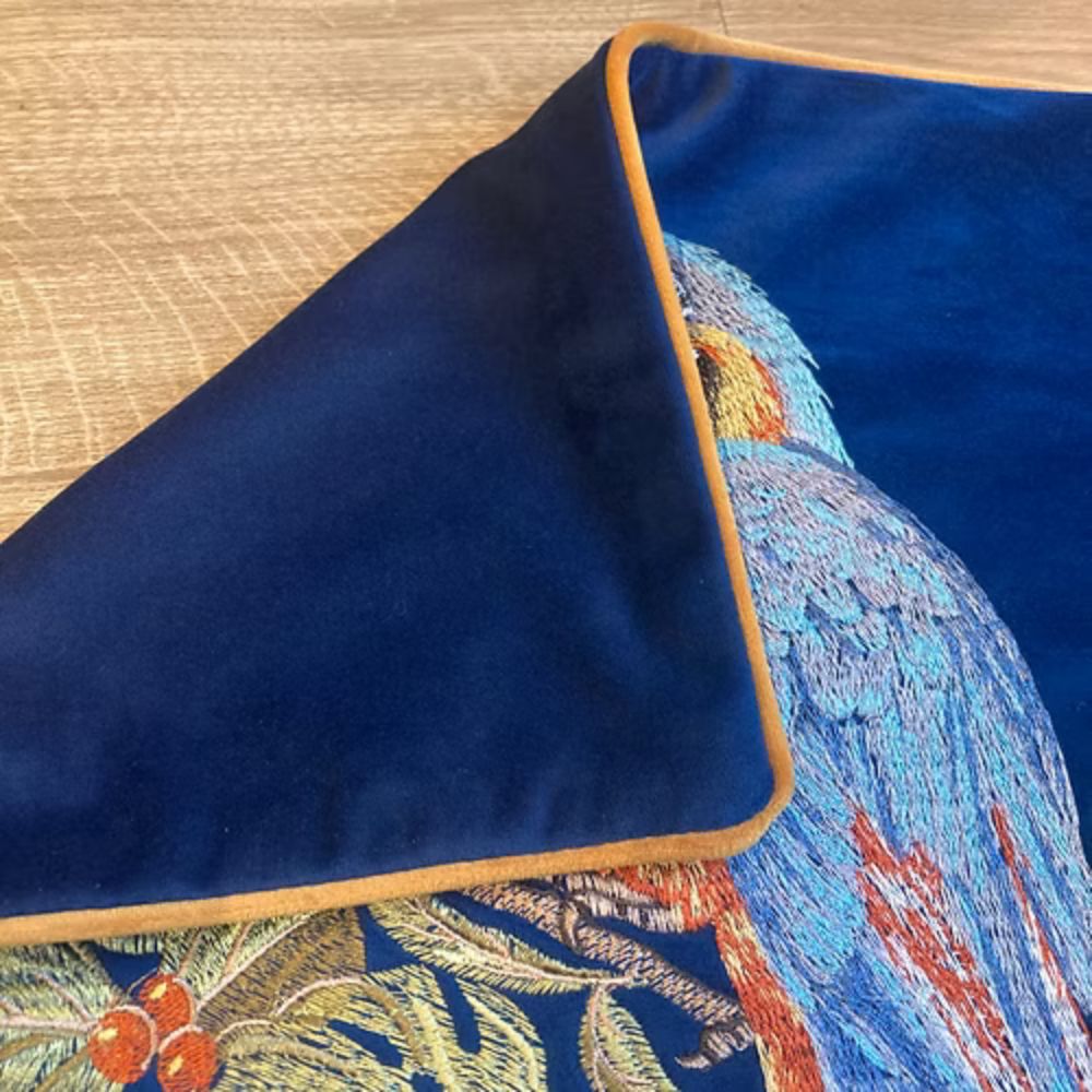 Skanto | Brodert Papegøyepute