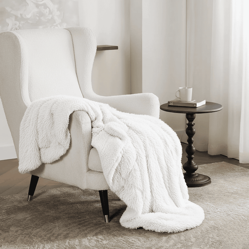 Skanto | Soft artificial fur blanket with velvet-like warmth