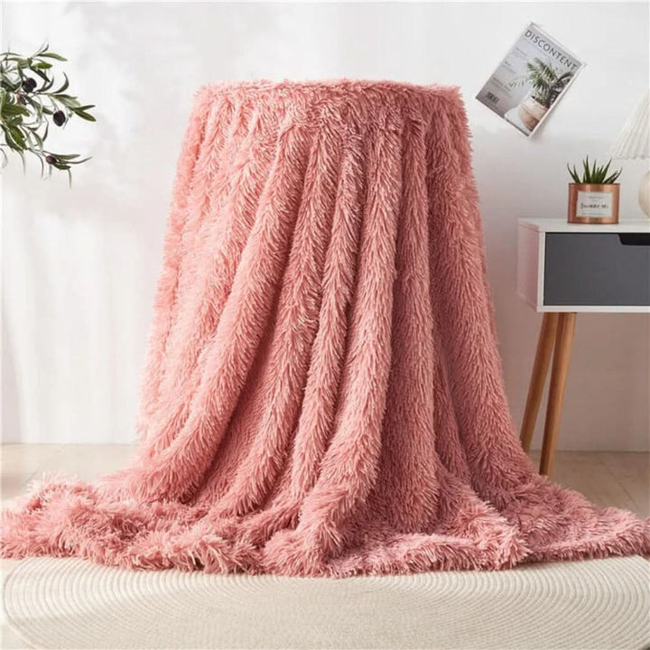 Skanto | Soft artificial fur blanket with velvet-like warmth