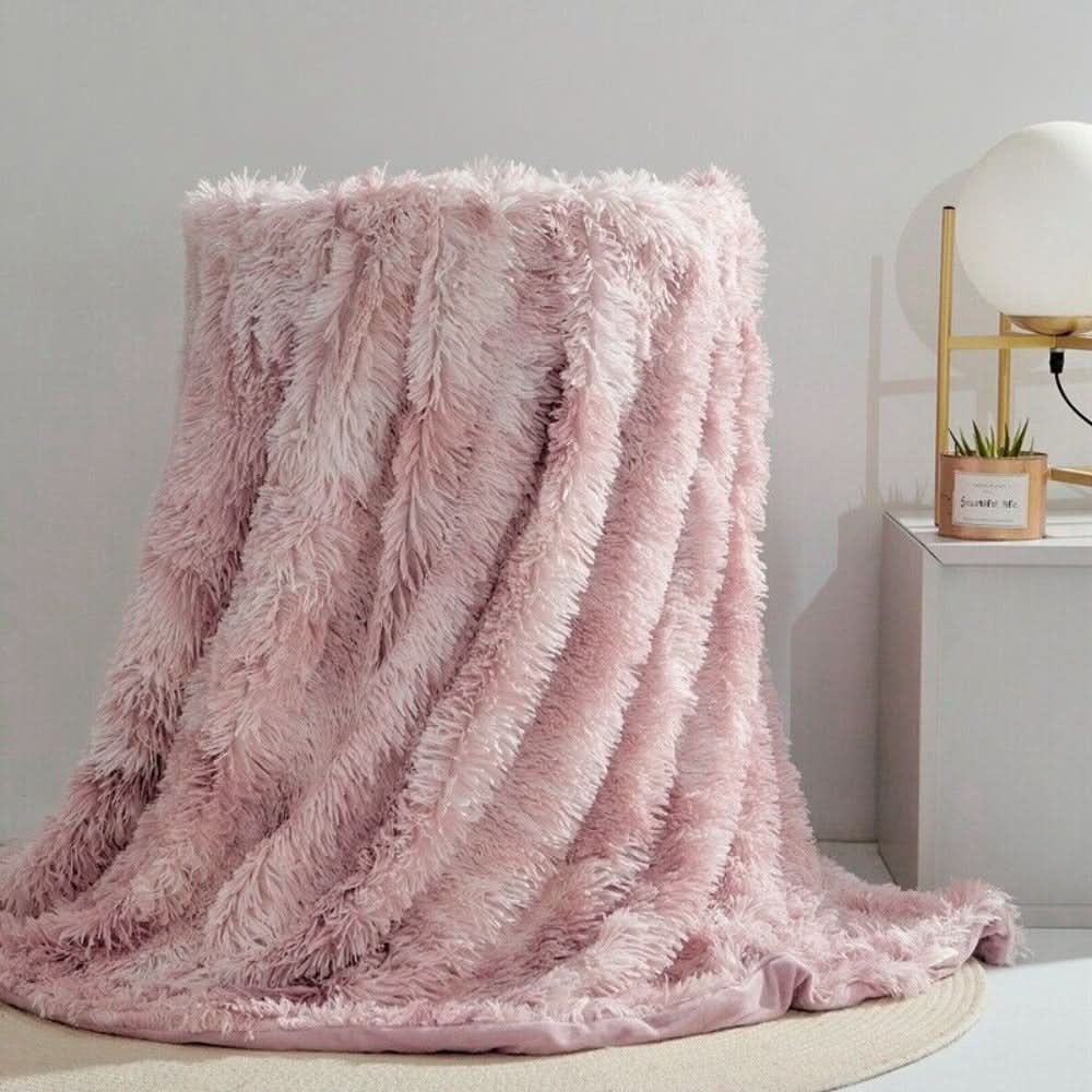 Skanto | Soft artificial fur blanket with velvet-like warmth