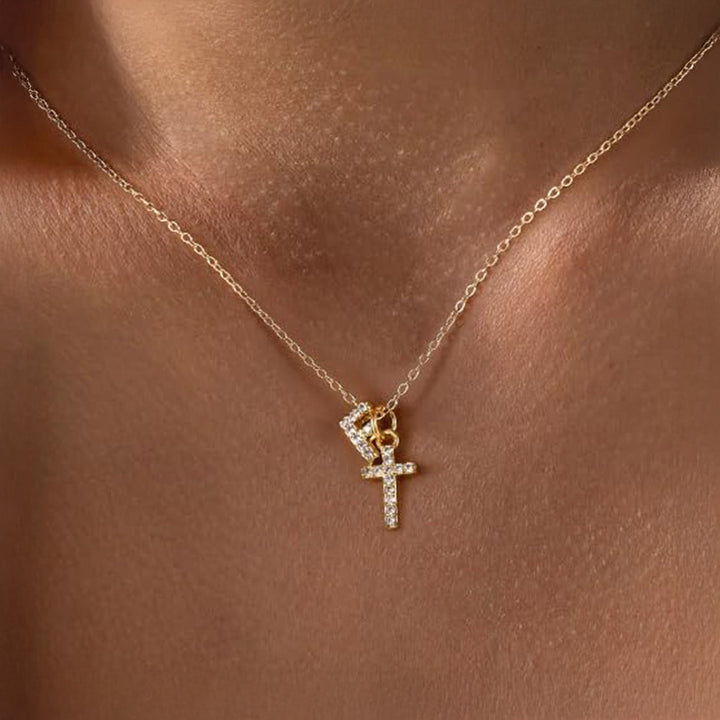 Skanto | Liten Diamant Initial & Kors Smykke