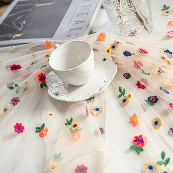 Skanto | Blomsterbrodert Blonde Duken Cover