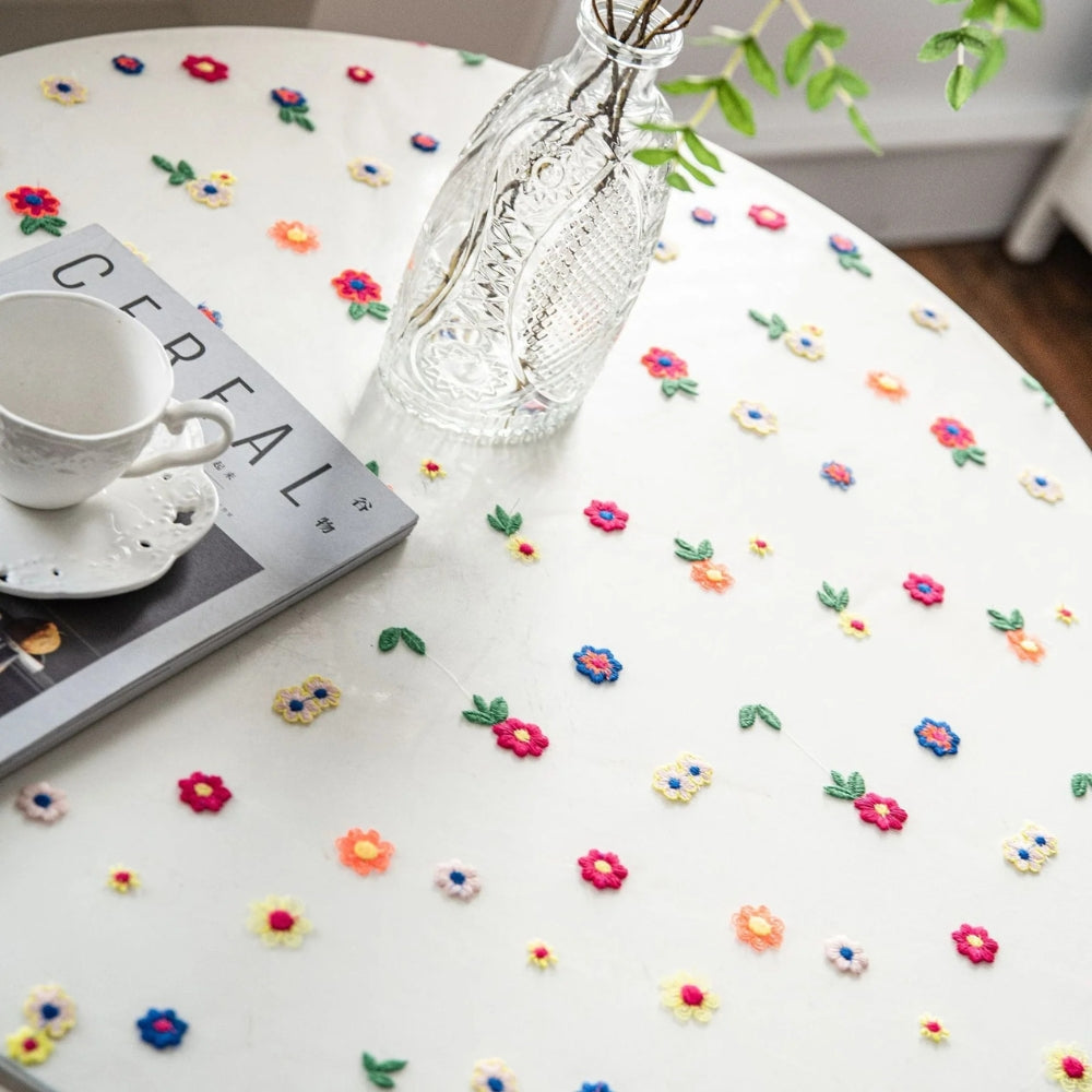 Skanto | Blomsterbrodert Blonde Duken Cover