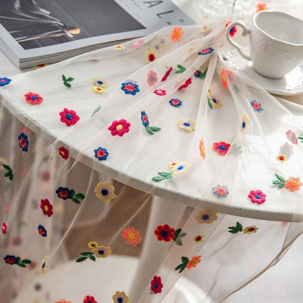 Skanto | Blomsterbrodert Blonde Duken Cover