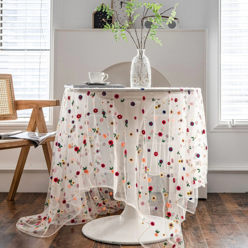 Skanto | Blomsterbrodert Blonde Duken Cover