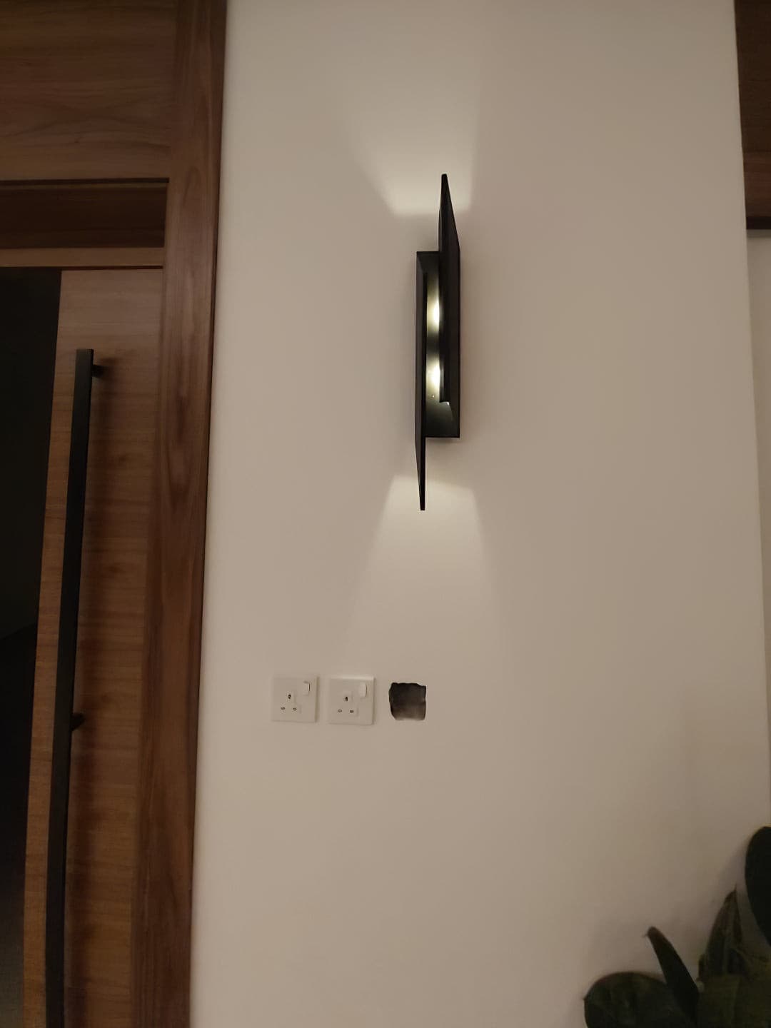 Skanto | Minimalistisk Vegglampe med Designakcent