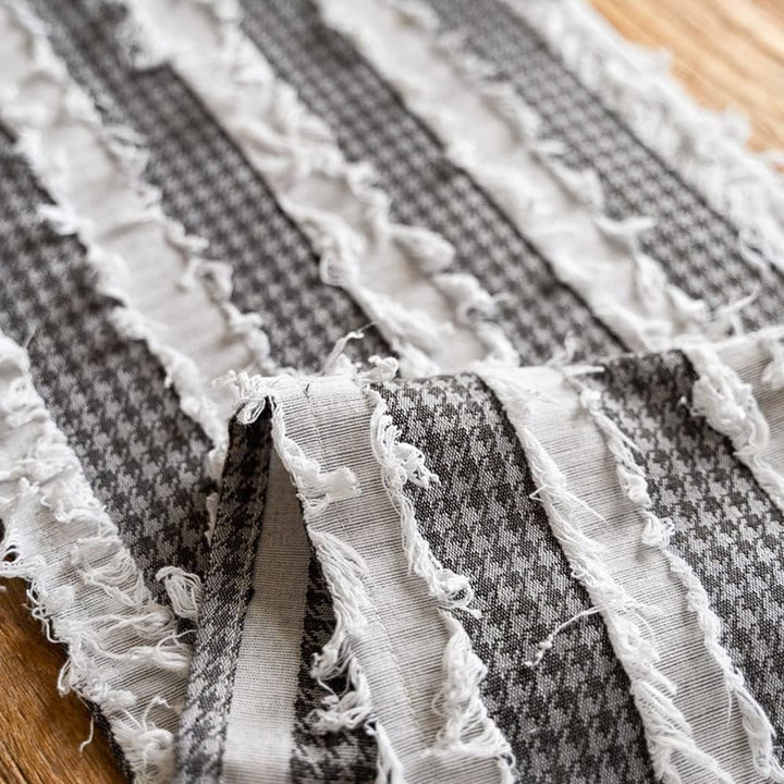 Skanto | Frayed Fabric Strips Bordløper