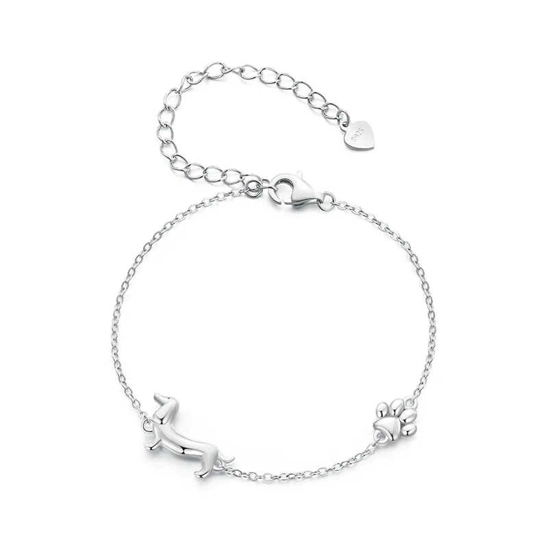 Sjarmerende armbånd med søtt dachshundanheng Skanto
