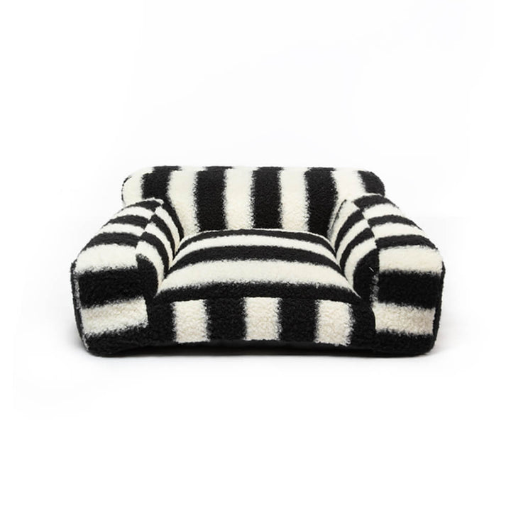Moderne Faux Lambswool Kattesofa med Brede Armlener og Avtakbar Pute | Skanto