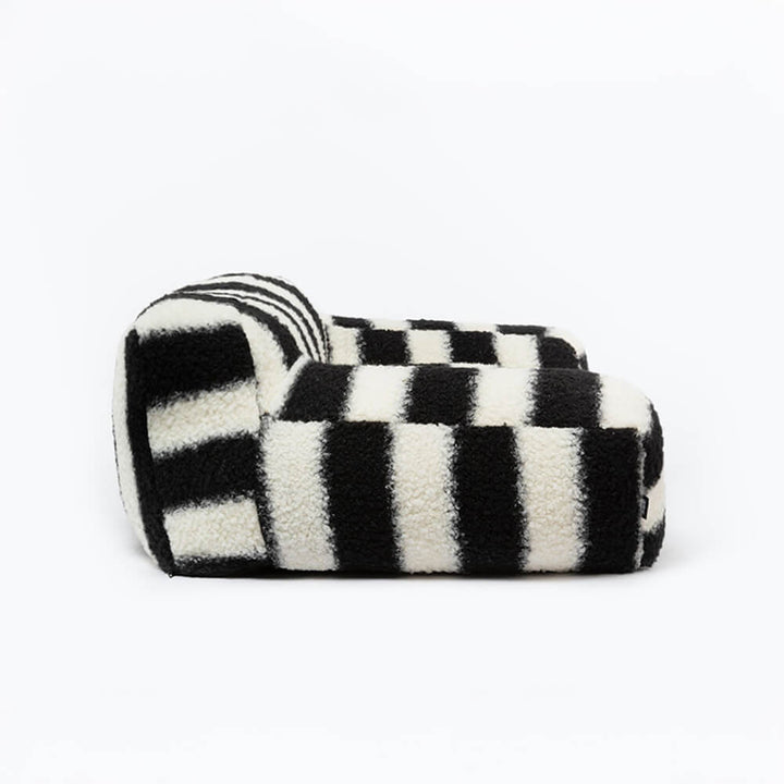 Moderne Faux Lambswool Kattesofa med Brede Armlener og Avtakbar Pute | Skanto