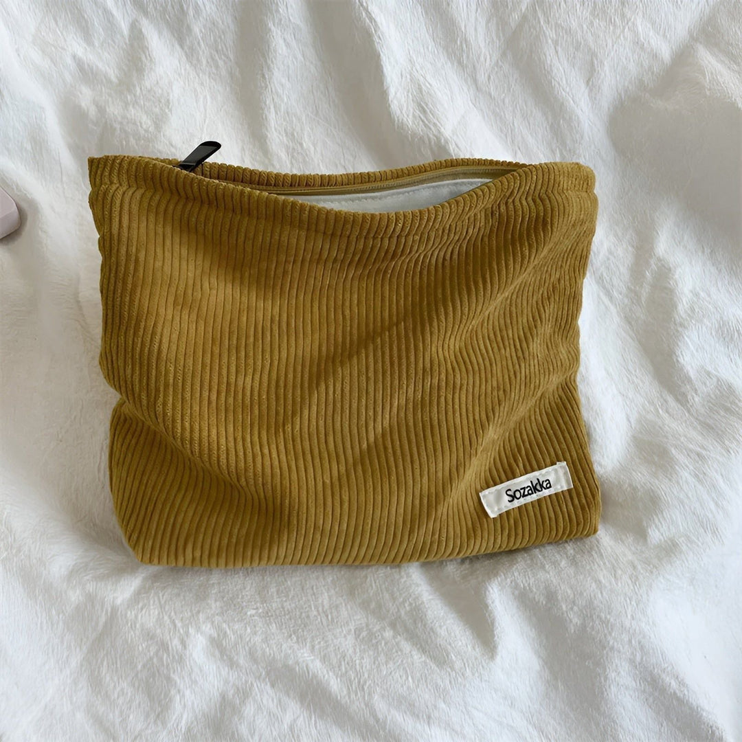 CorduroyGlam Bag – Romslig sminkepung laget av kordfløyel