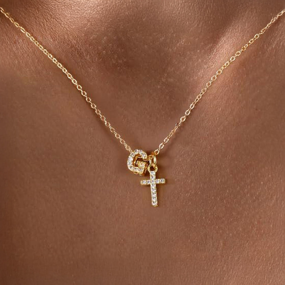 Skanto | Liten Diamant Initial & Kors Smykke