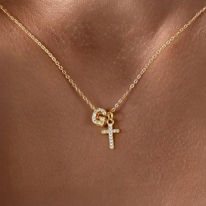 Skanto | Liten Diamant Initial & Kors Smykke