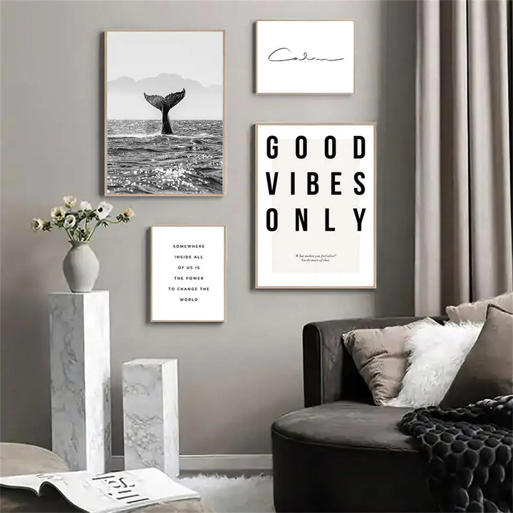 Gode vibber Bare svart hvit hval plakat Nordiske bilder av rolig veggkunst Fin kunst lerret utskrifter Galleri veggkunst utskrifter for moderne bolig | Skanto