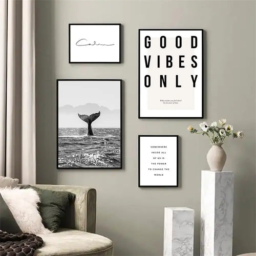 Gode vibber Bare svart hvit hval plakat Nordiske bilder av rolig veggkunst Fin kunst lerret utskrifter Galleri veggkunst utskrifter for moderne bolig | Skanto