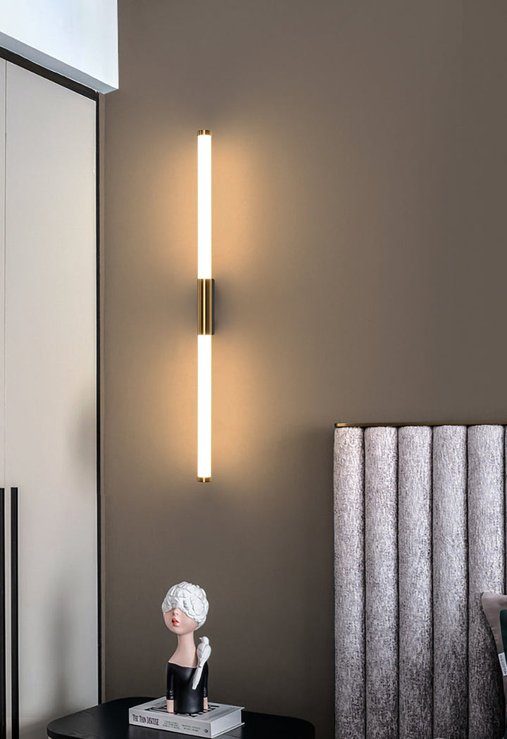 Skanto | BarGleam – Minimalistisk Gullvegglampe med en Moderne Vri