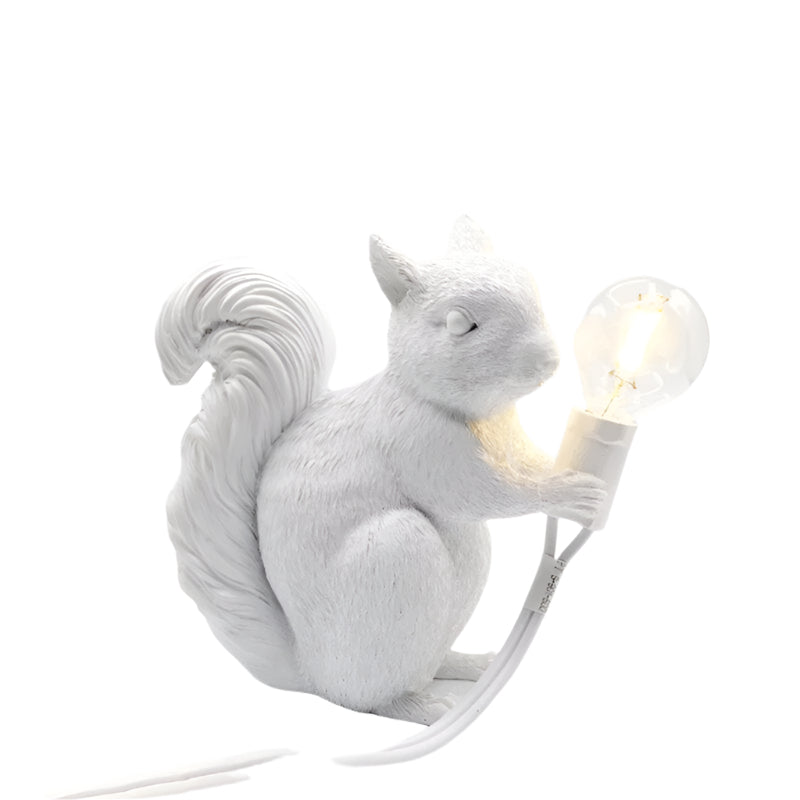 Skanto | Bordlampe ekorn harpiks LED dyrelampe