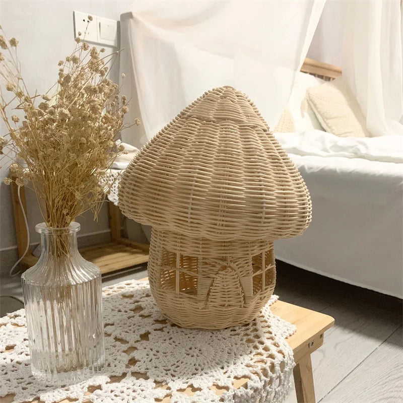 Skanto | Håndlaget Rattan Sopp Hus Ornament – Vakkert Vevd Dekorasjon for Hjemmet