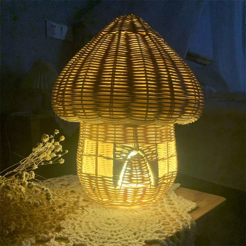 Skanto | Håndlaget Rattan Sopp Hus Ornament – Vakkert Vevd Dekorasjon for Hjemmet