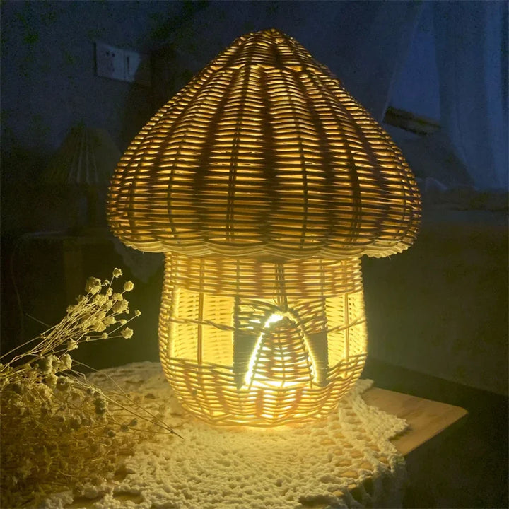 Skanto | Håndlaget Rattan Sopp Hus Ornament – Vakkert Vevd Dekorasjon for Hjemmet