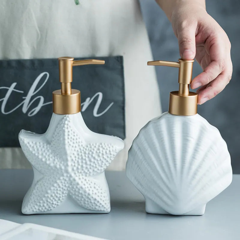 Skanto | AquaNaut Såpedispenser | Maritim Design | Skjell & Stjernefisk Motiv | Badinredning